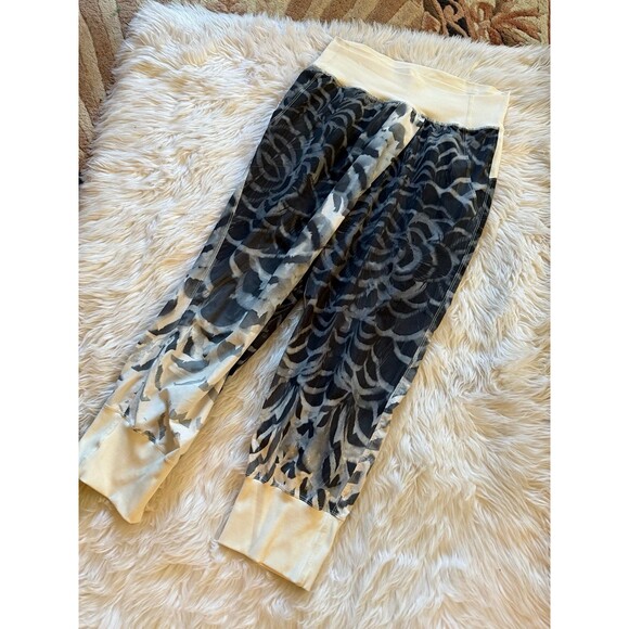 Lululemon Dance To Yoga pants - Picture 5 of 12